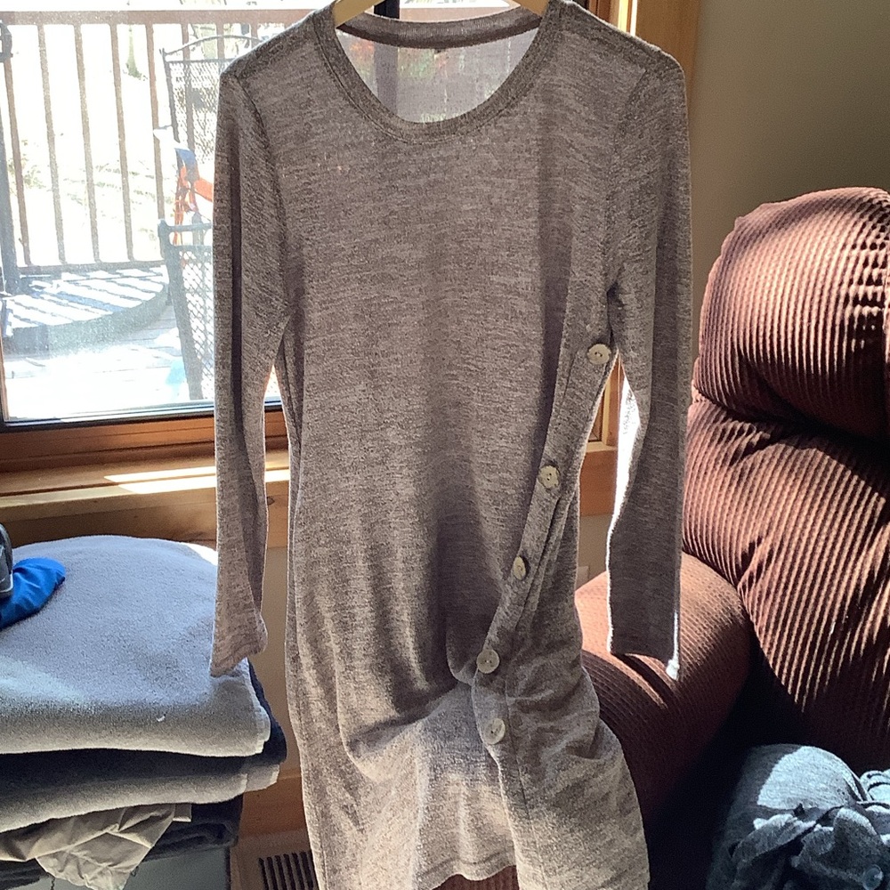 Lightweight Gray Button-Accent Knit Tunic